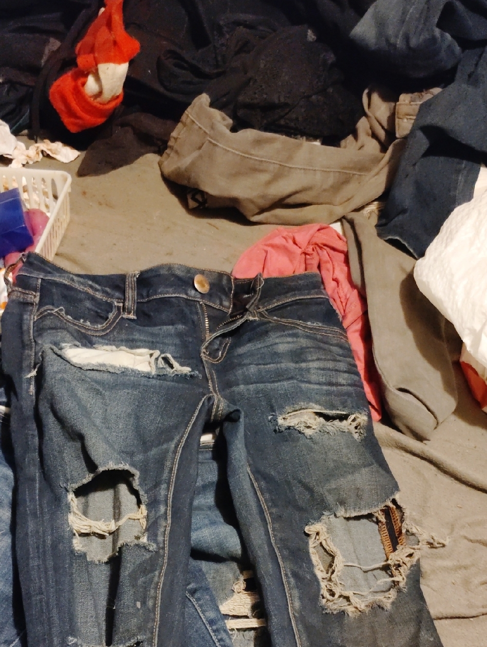 American Eagle Outfitters Women’s Dark Blue Distressed Skinny Jeans
